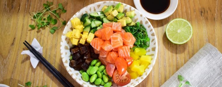 Bowl saumon-avocat, 520 kcal, avec valeurs nutritionnelles calculées par Mensio